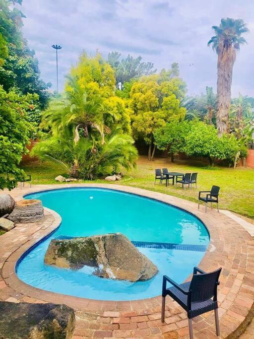 Albatrossways Lodge Sandton Extérieur photo