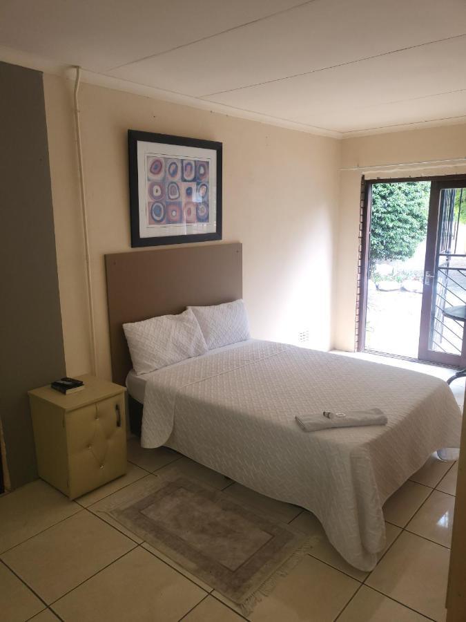 Albatrossways Lodge Sandton Extérieur photo