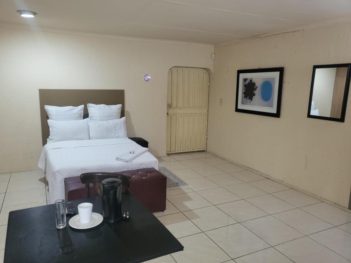Albatrossways Lodge Sandton Extérieur photo