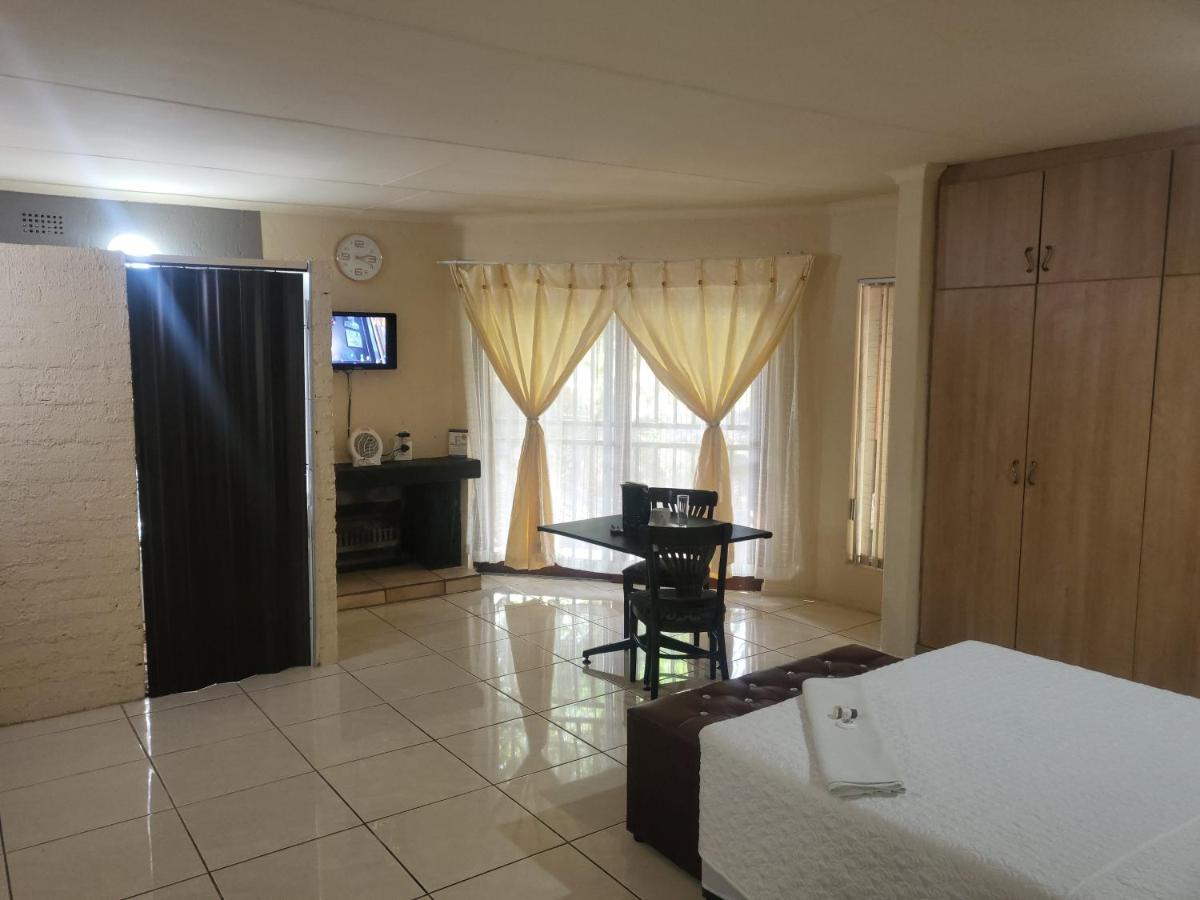 Albatrossways Lodge Sandton Extérieur photo