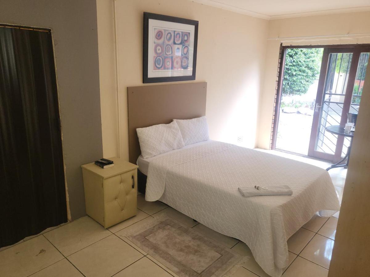 Albatrossways Lodge Sandton Extérieur photo